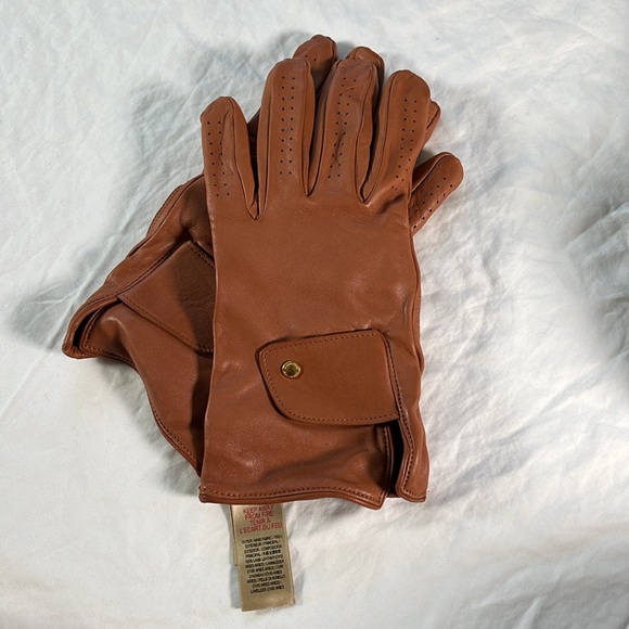Burberry Lamb Gloves - Picture 4 of 13
